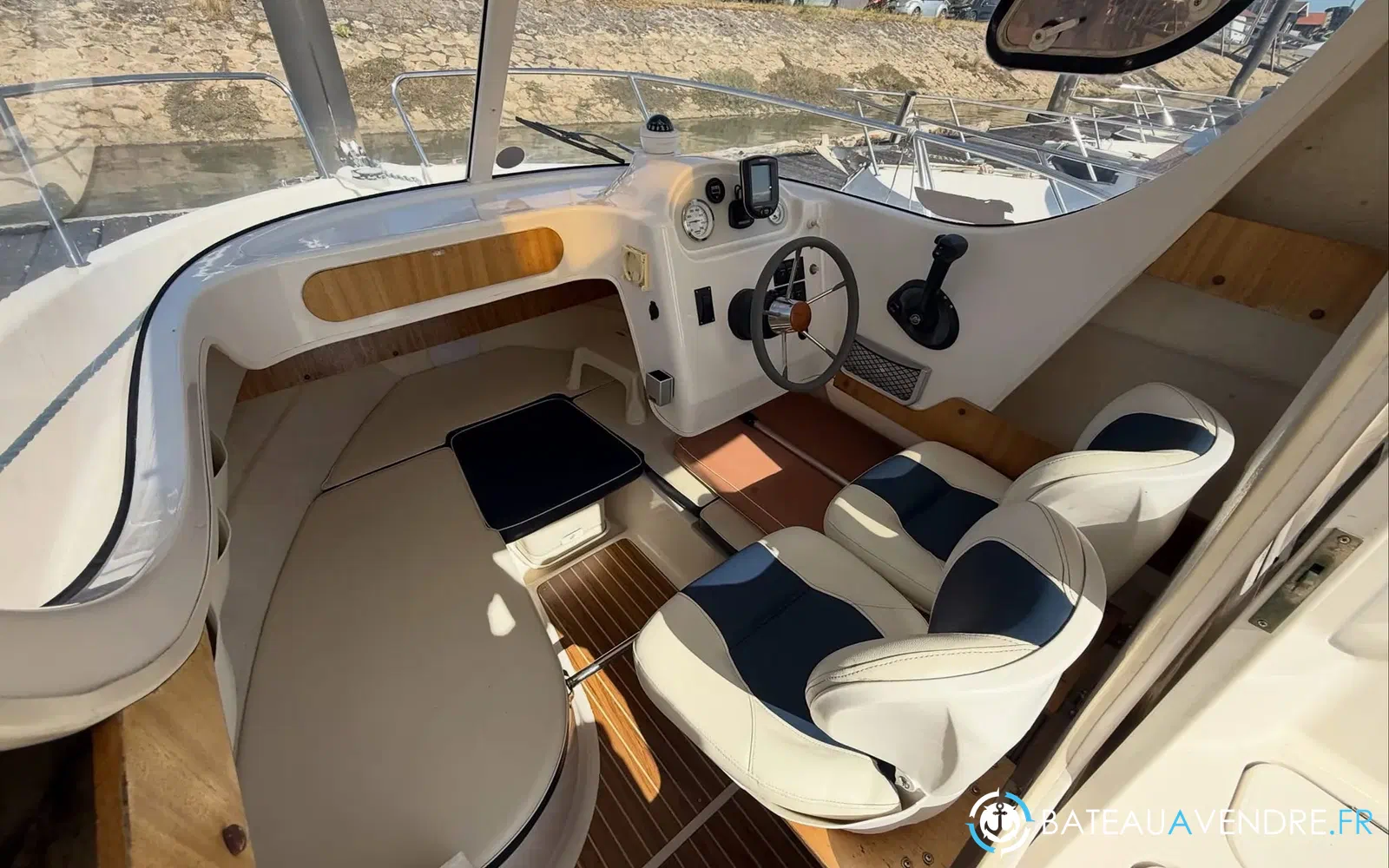 slider 9 Quicksilver Pilothouse 580