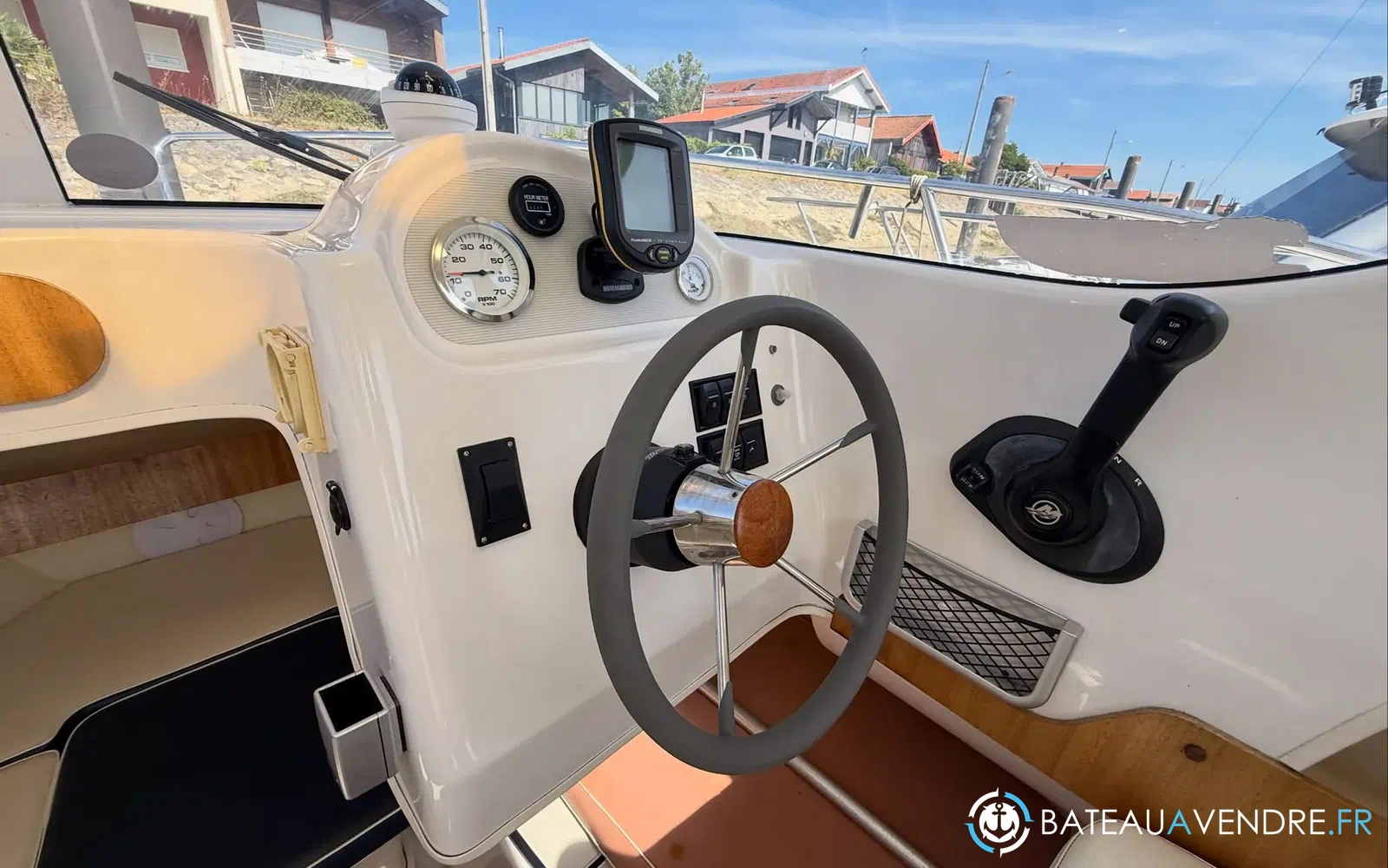 slider 10 Quicksilver Pilothouse 580