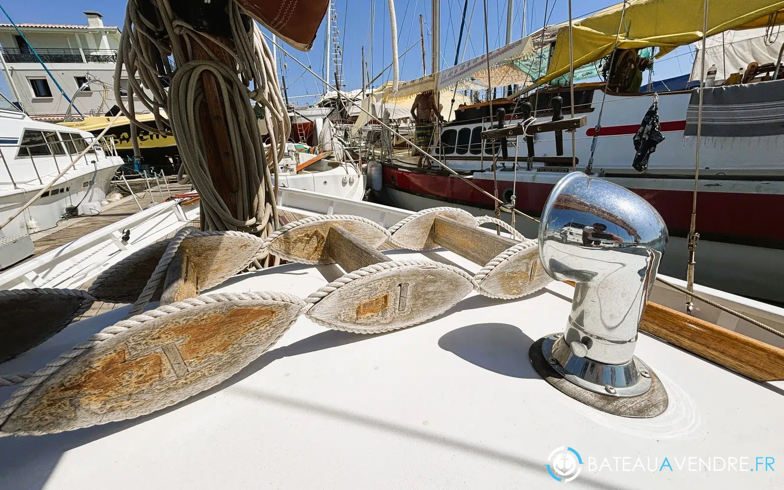 slider 11 Sirvent Tahiti Ketch