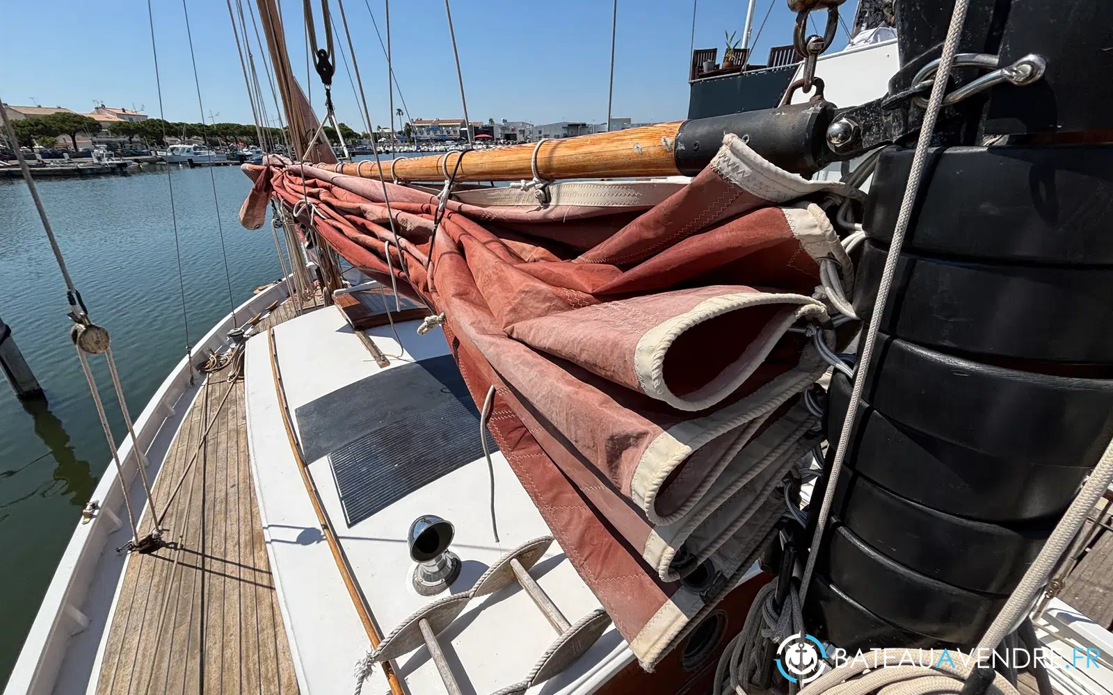 slider 14 Sirvent Tahiti Ketch