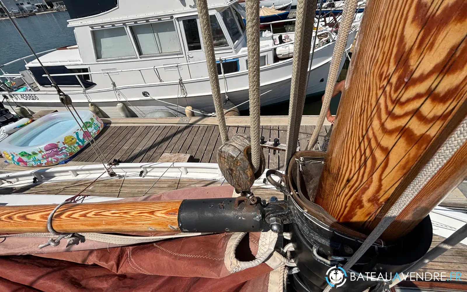 slider 15 Sirvent Tahiti Ketch