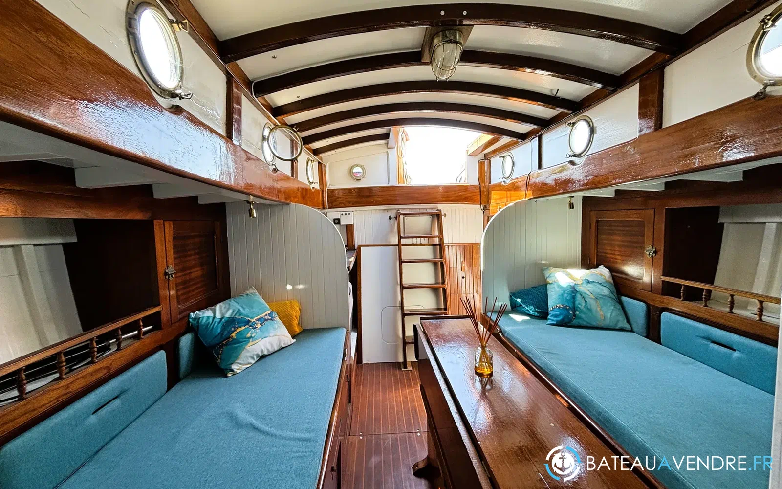 slider 16 Sirvent Tahiti Ketch