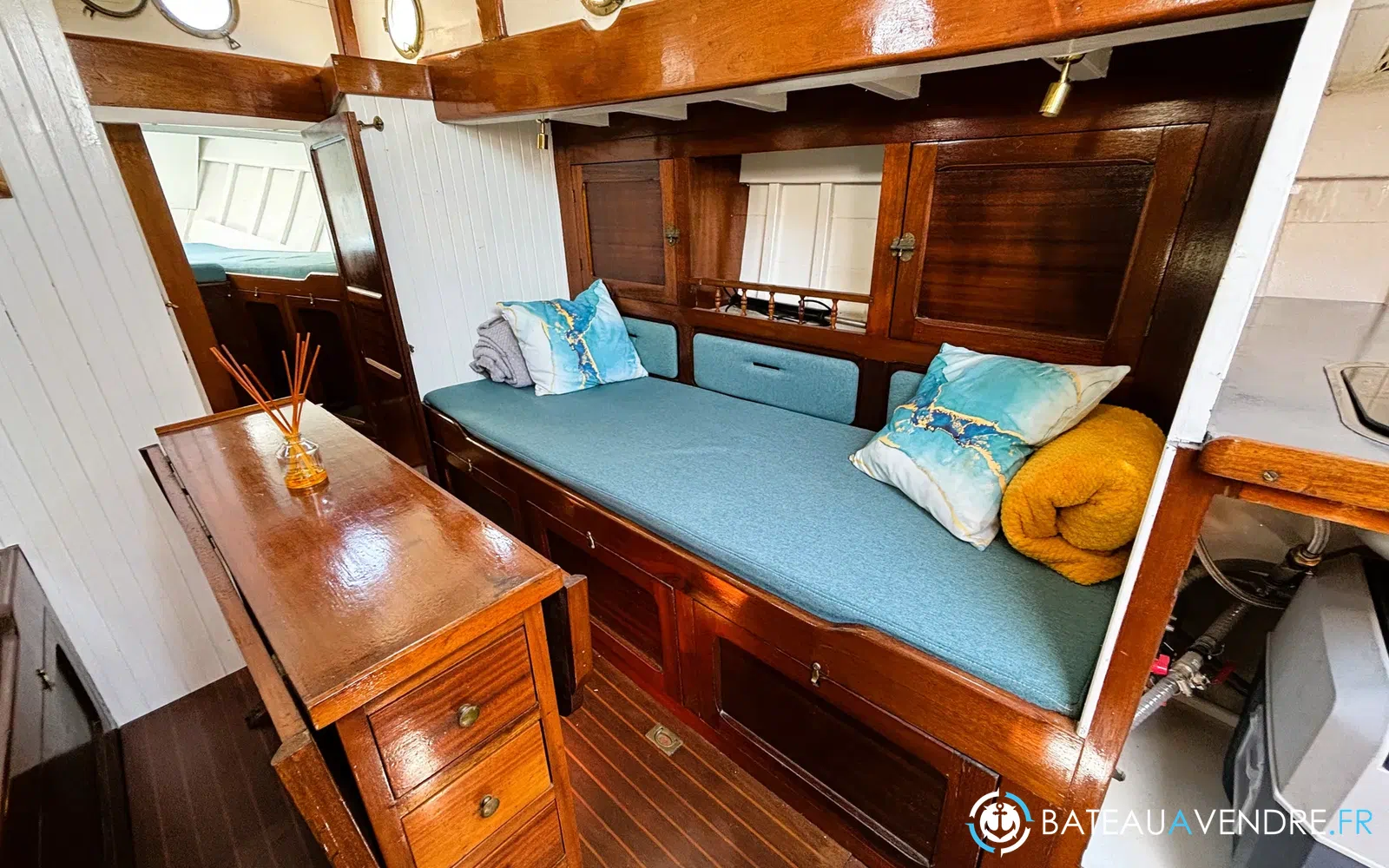 slider 19 Sirvent Tahiti Ketch