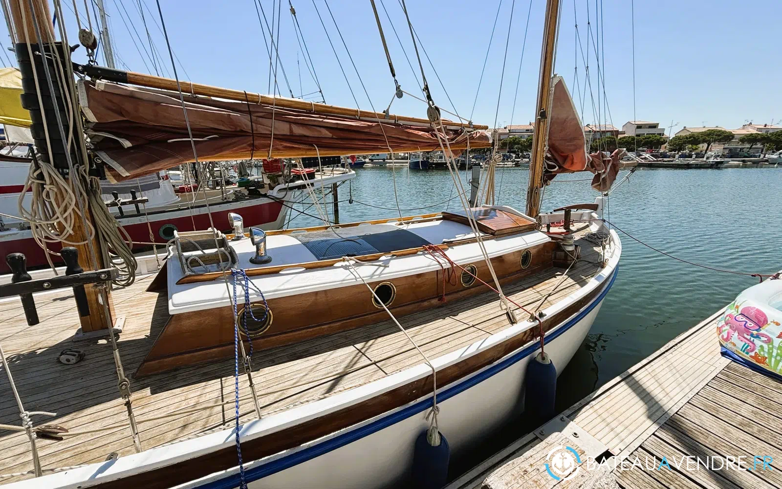 slider 9 Sirvent Tahiti Ketch