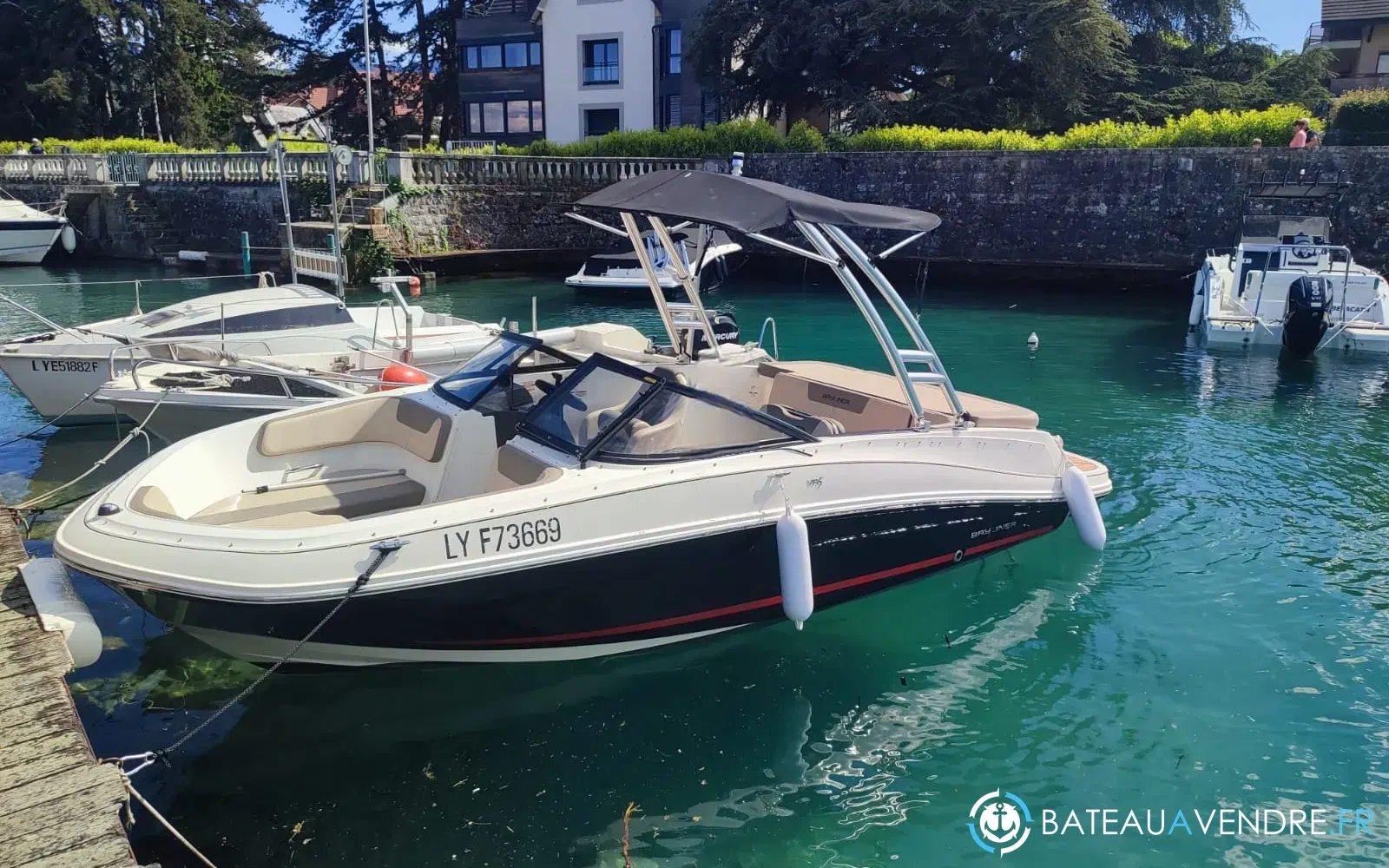 slider 2 Bayliner VR5 Bow Rider