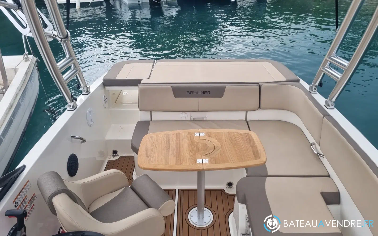 slider 7 Bayliner VR5 Bow Rider