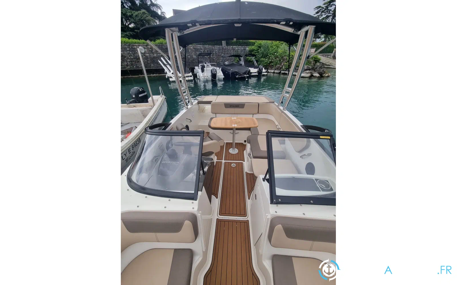 slider 9 Bayliner VR5 Bow Rider