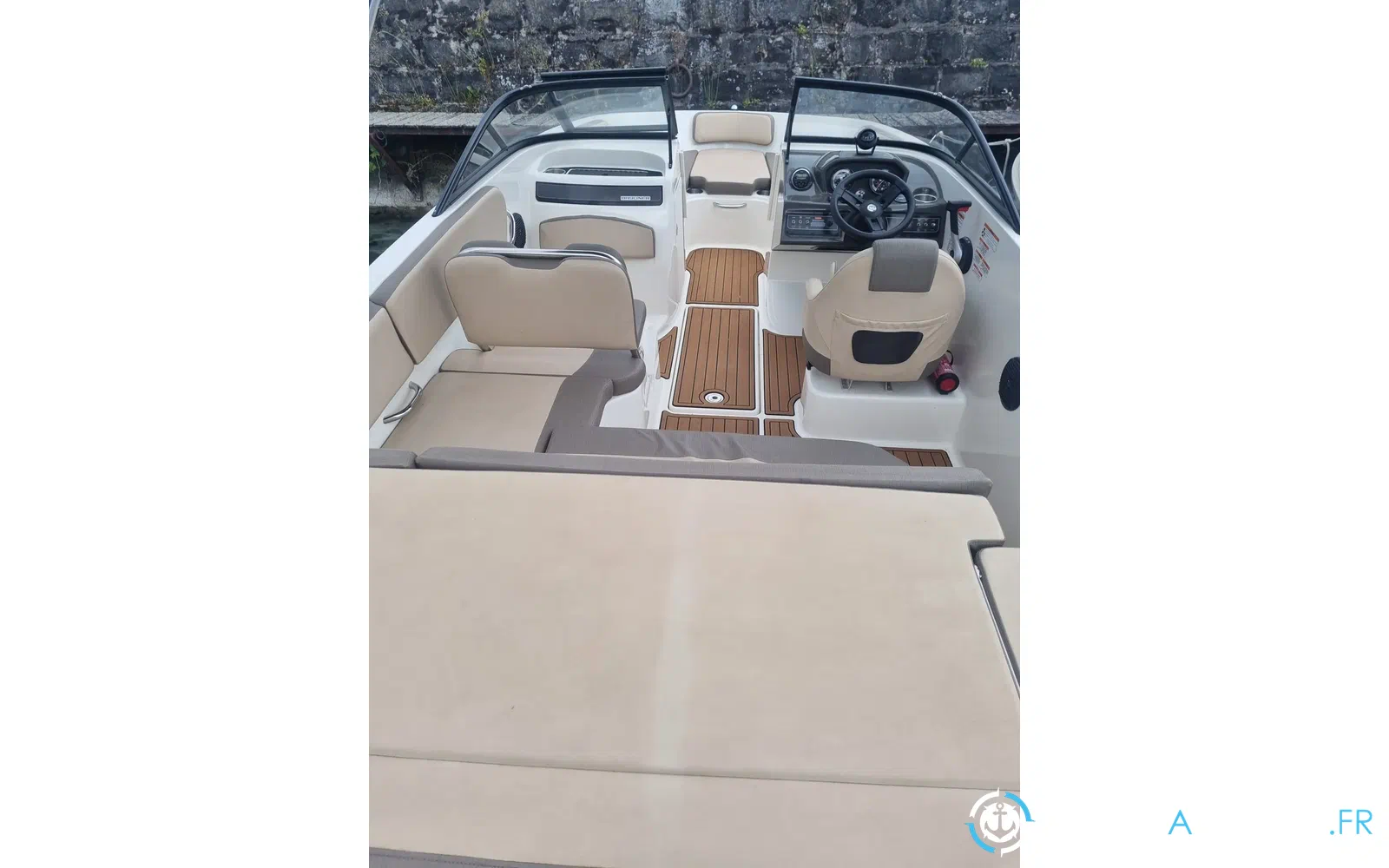 slider 3 Bayliner VR5 Bow Rider