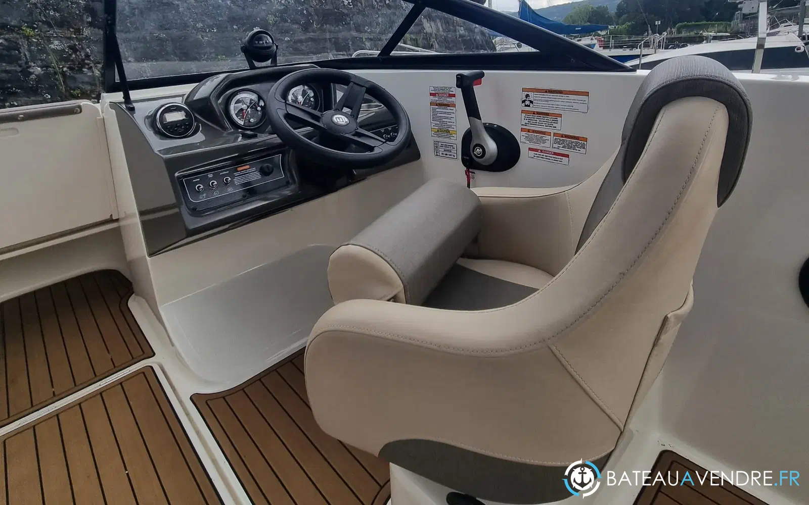 slider 4 Bayliner VR5 Bow Rider
