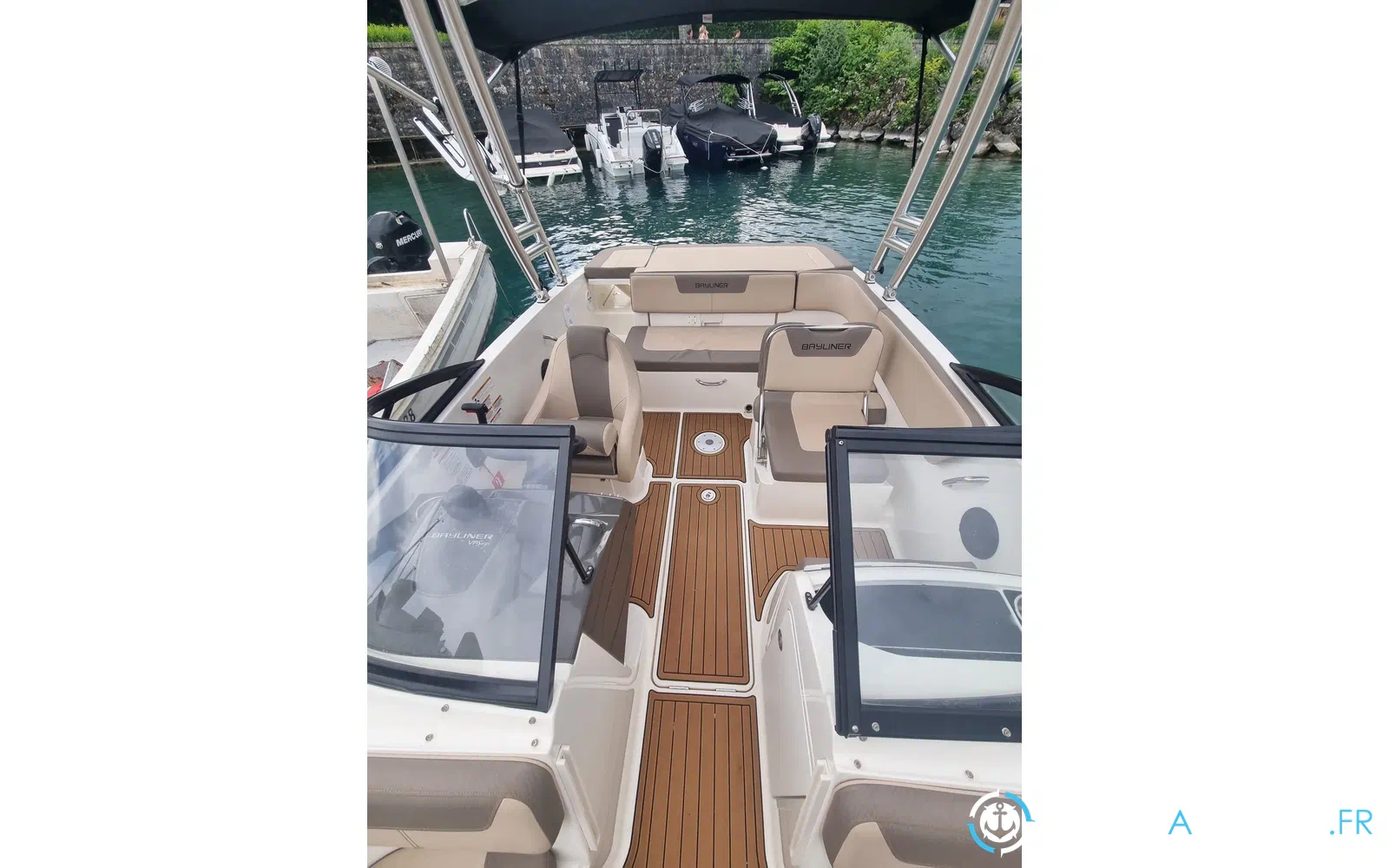 slider 6 Bayliner VR5 Bow Rider