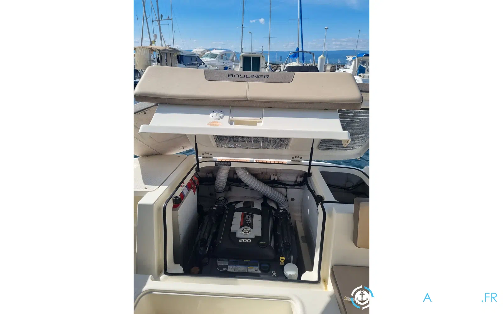 slider 11 Bayliner VR5 Bow Rider
