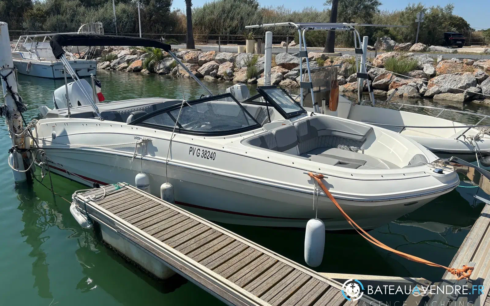 slider 1 Bayliner VR5 BOWRIDER