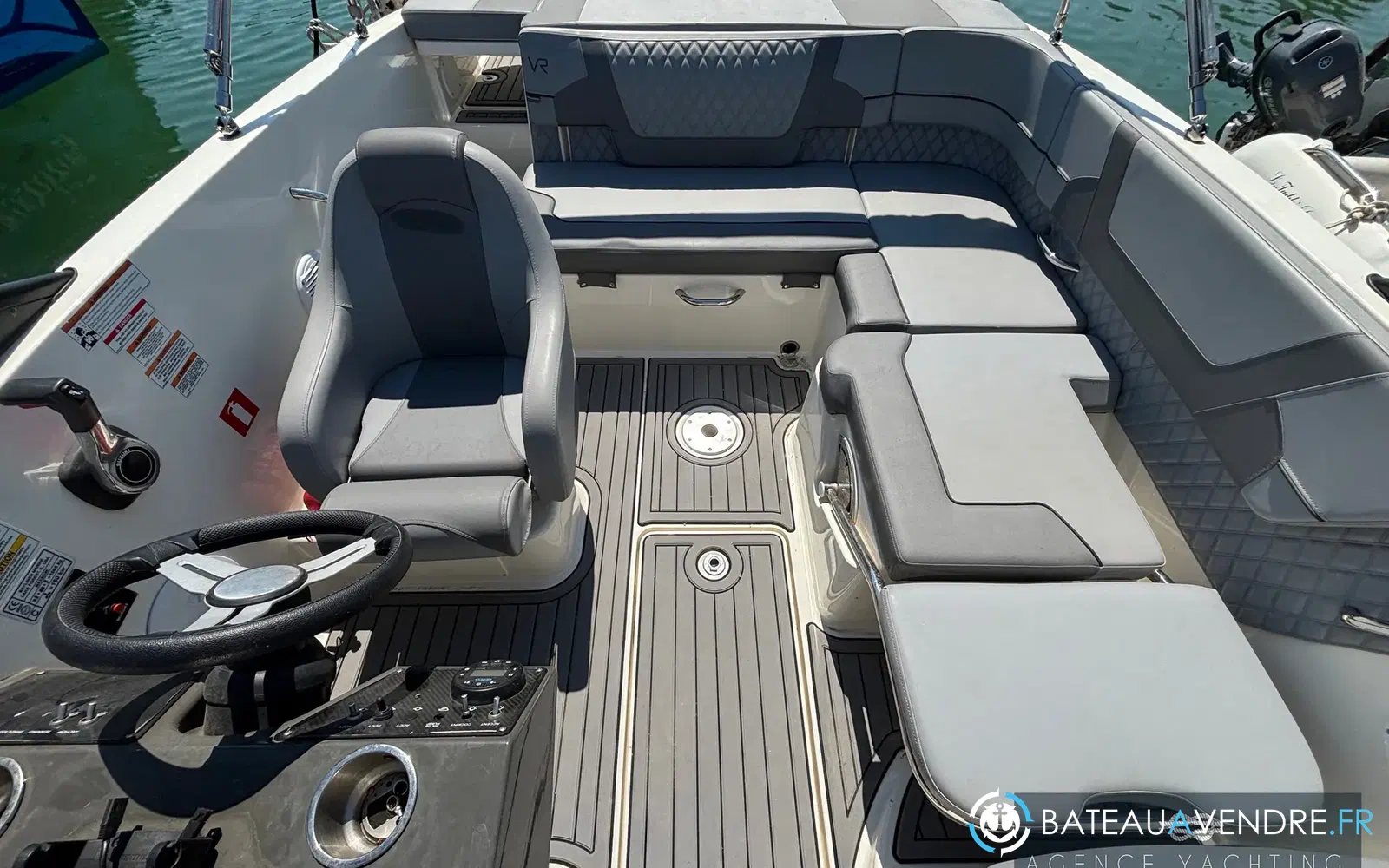 slider 2 Bayliner VR5 BOWRIDER