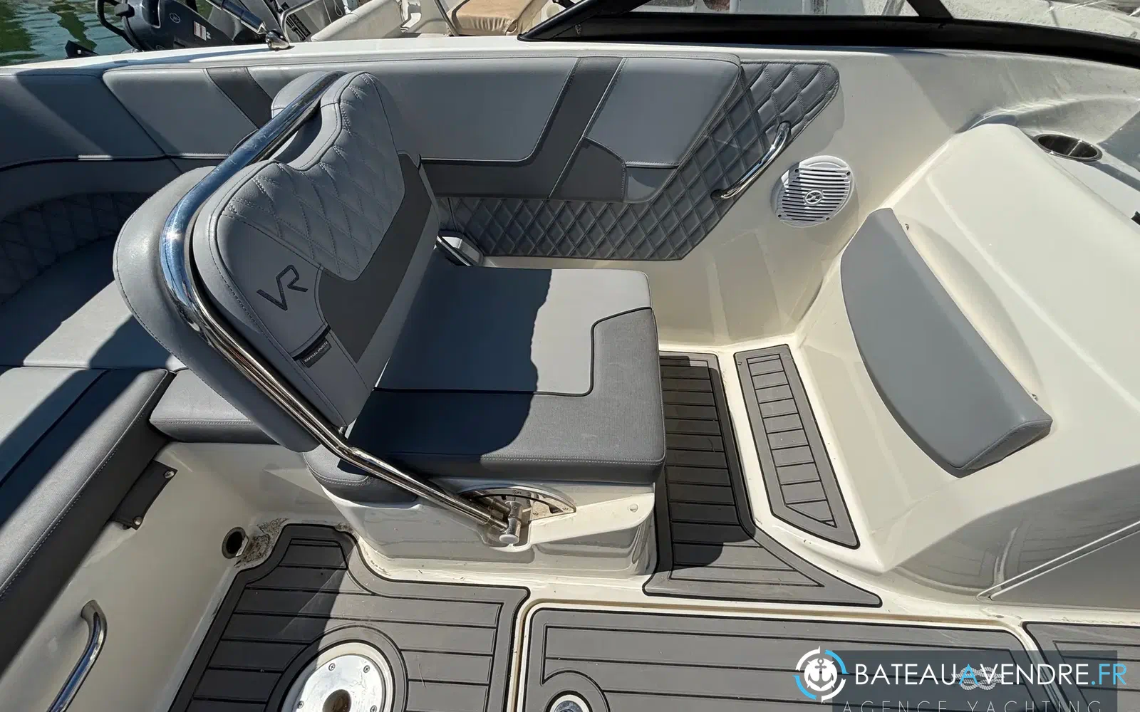 slider 4 Bayliner VR5 BOWRIDER