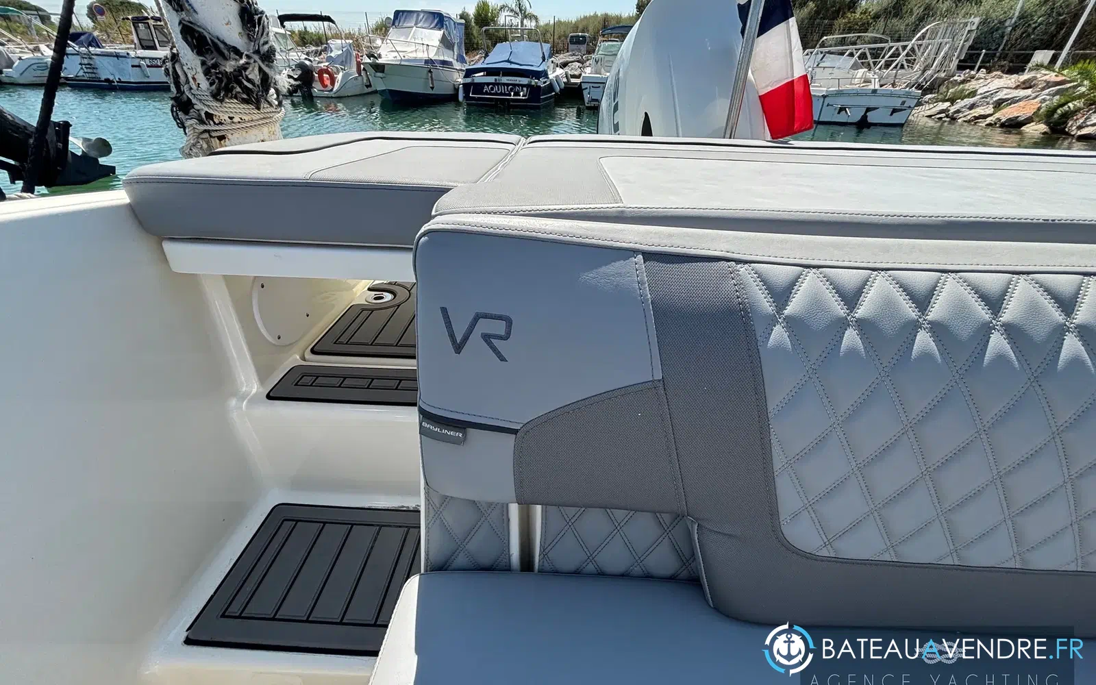slider 6 Bayliner VR5 BOWRIDER