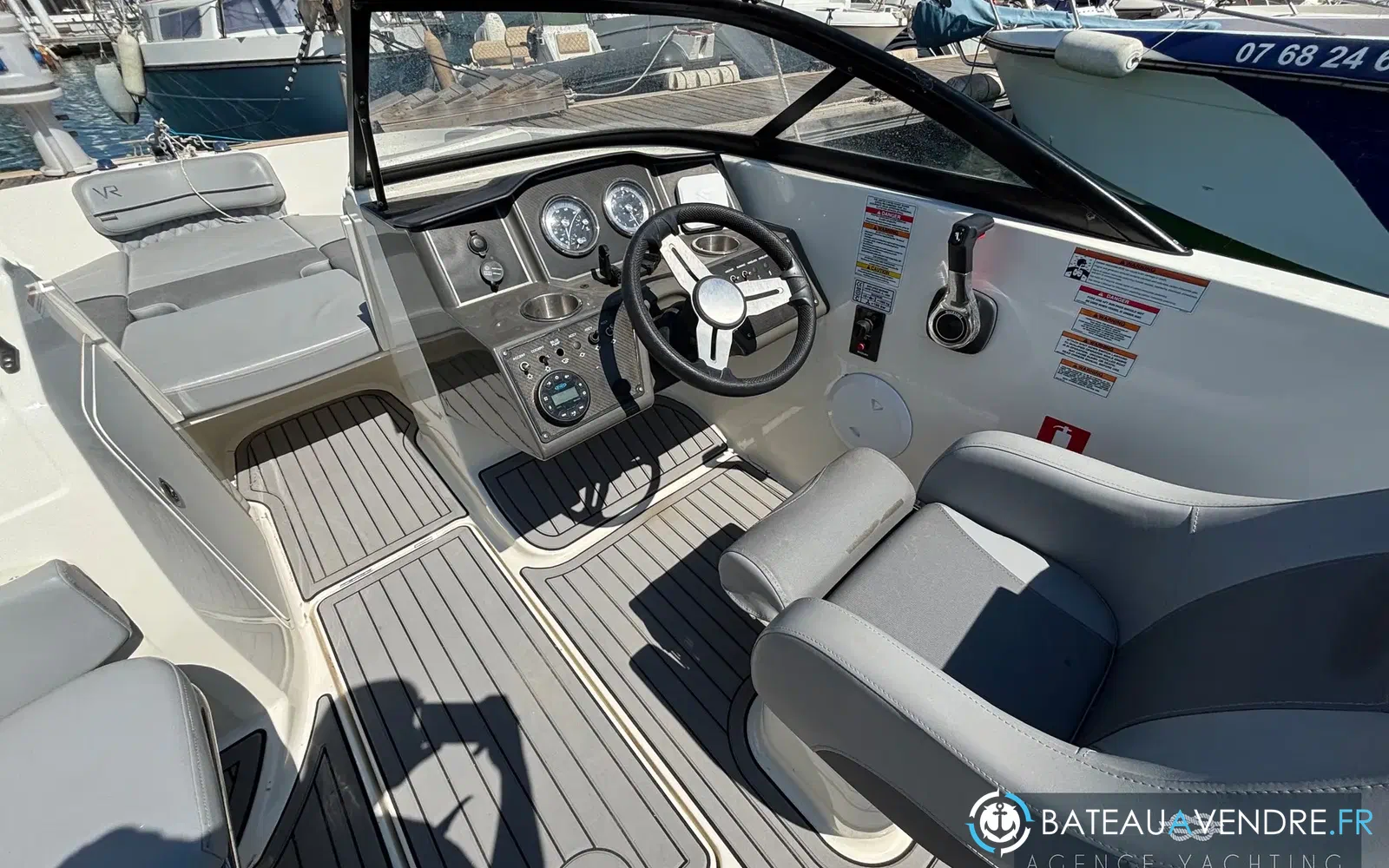 slider 8 Bayliner VR5 BOWRIDER