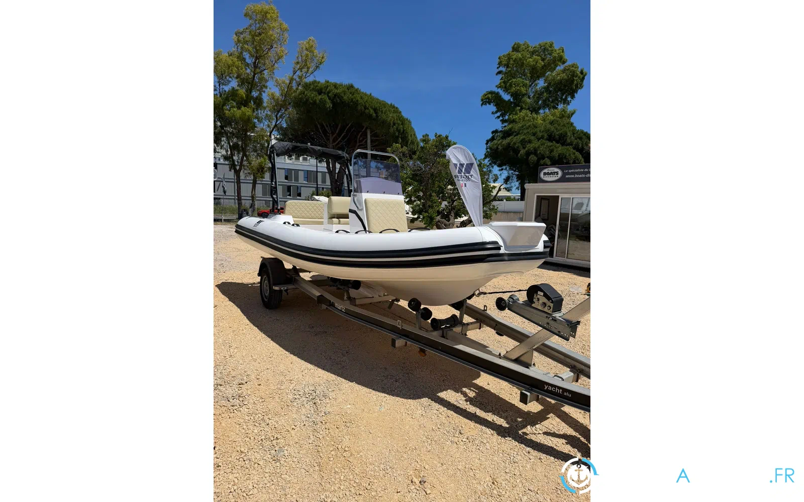 slider 9 Tiger Marine Pro Line 550
