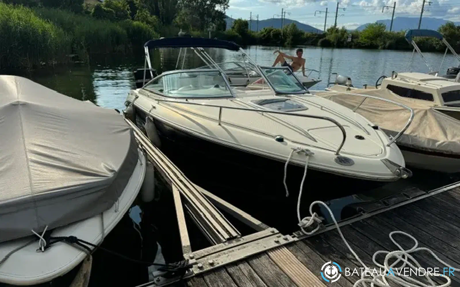 slider 1 Sea Ray 220 Sunsport