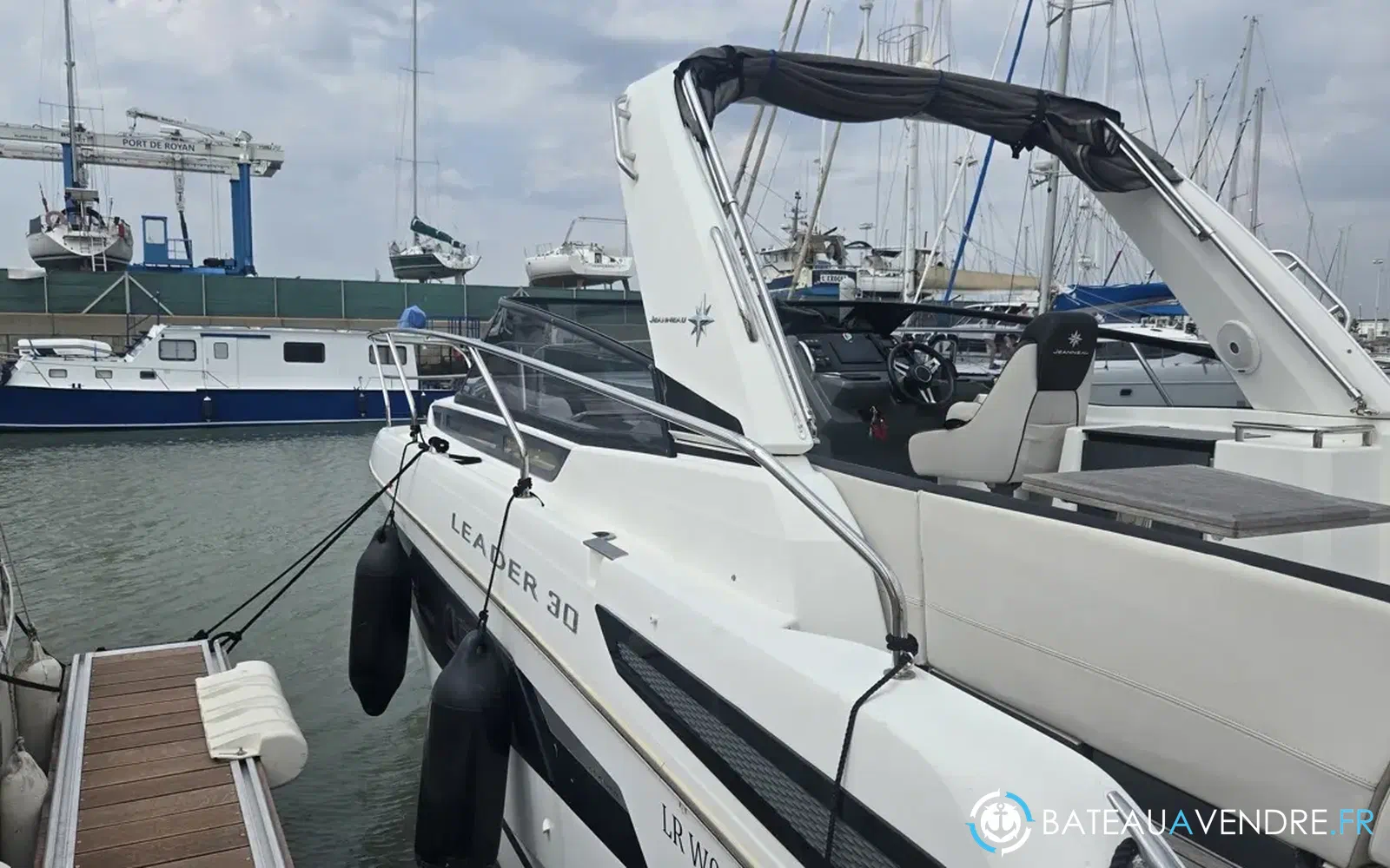 slider 6 Jeanneau Leader 30