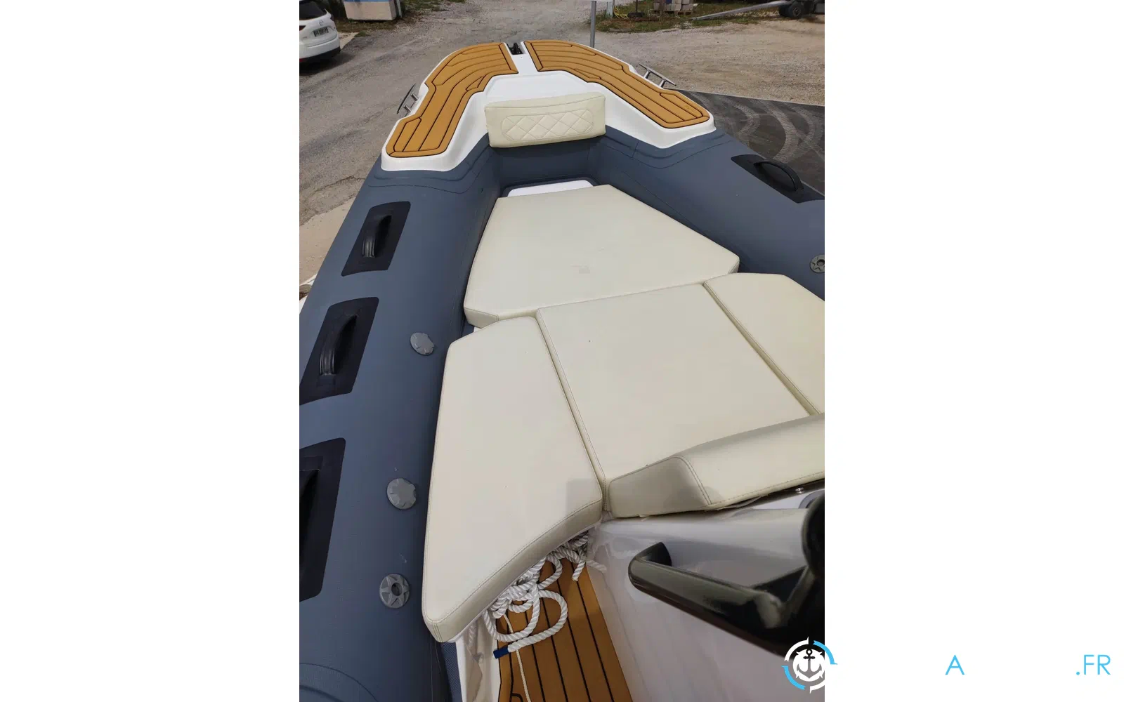 slider 9 Sharkboat Loup 59 SL