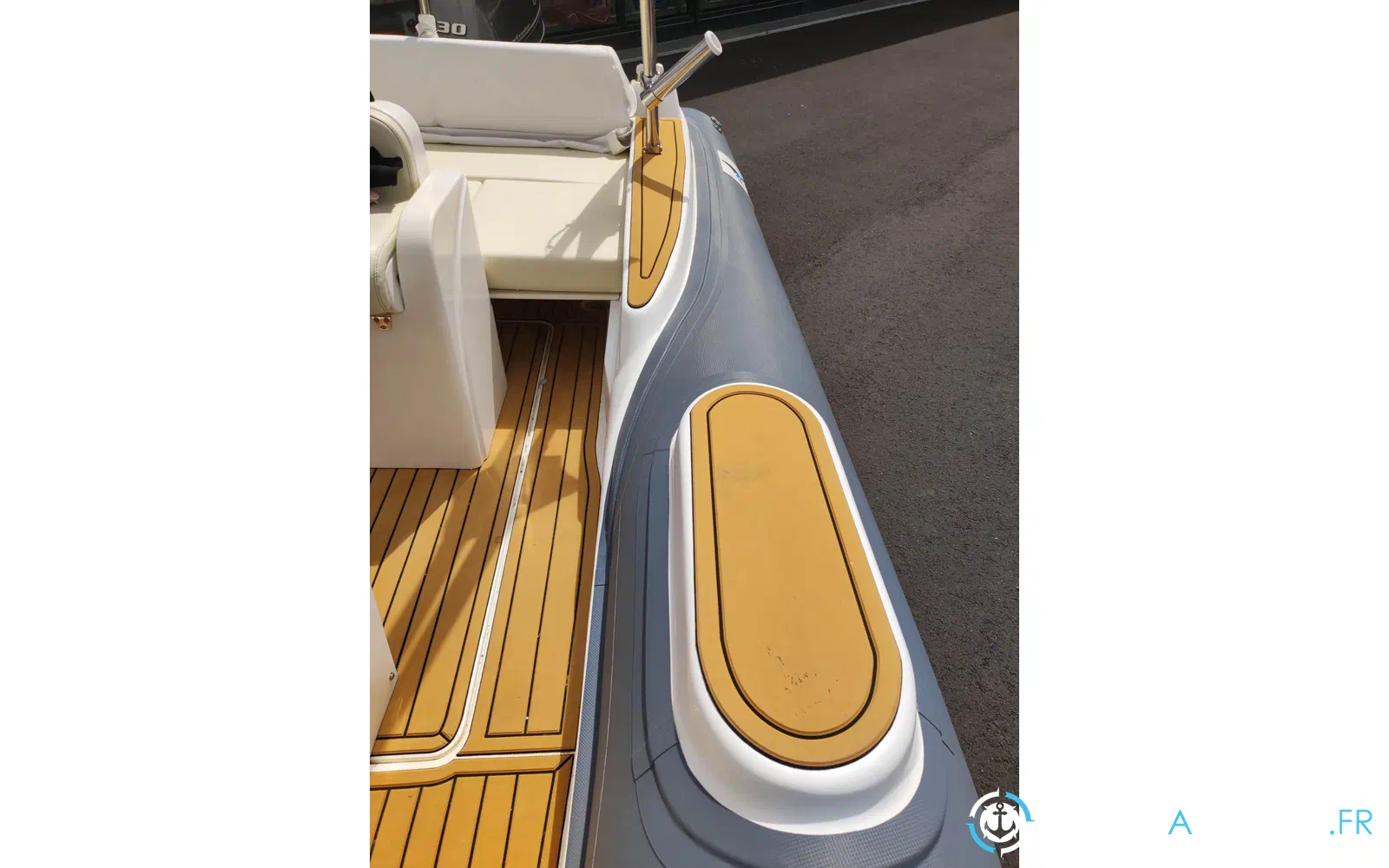 slider 11 Sharkboat Loup 59 SL