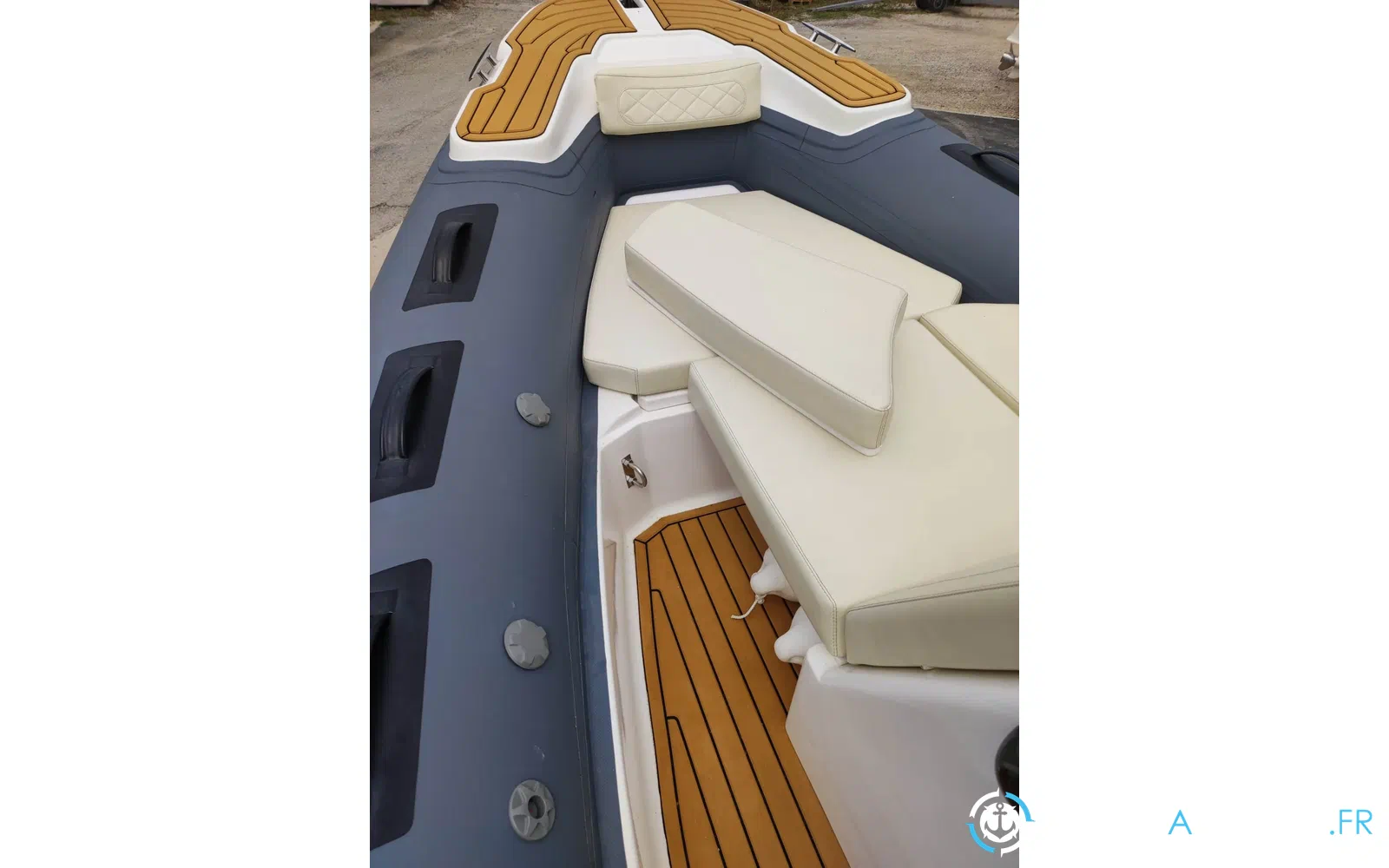 slider 12 Sharkboat Loup 59 SL