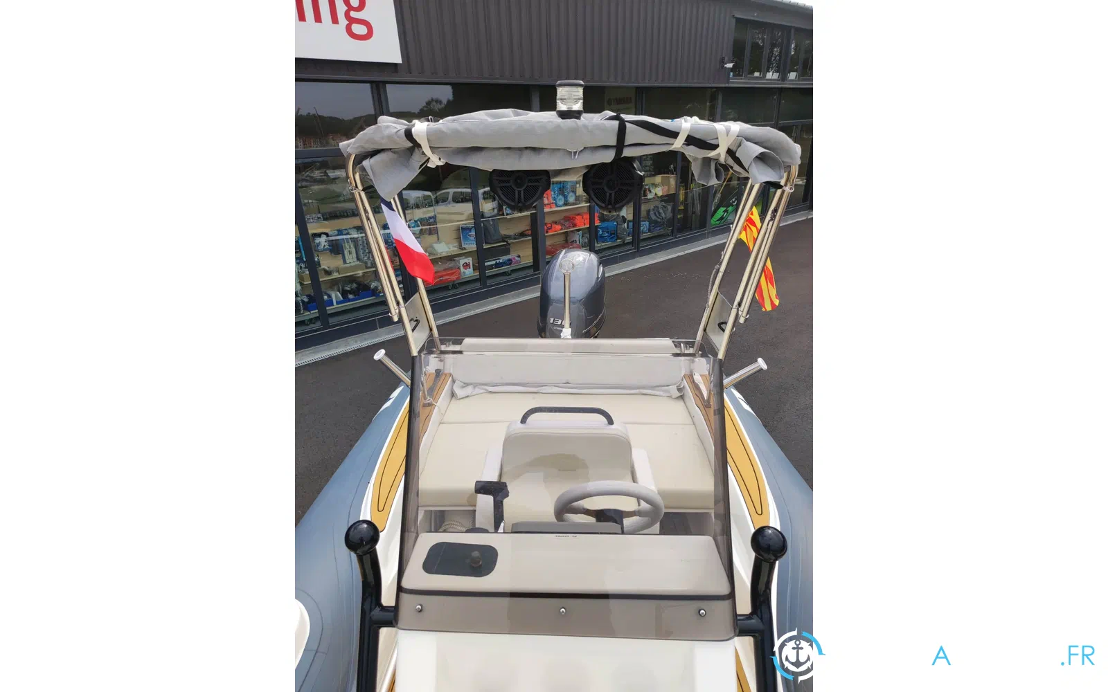slider 5 Sharkboat Loup 59 SL