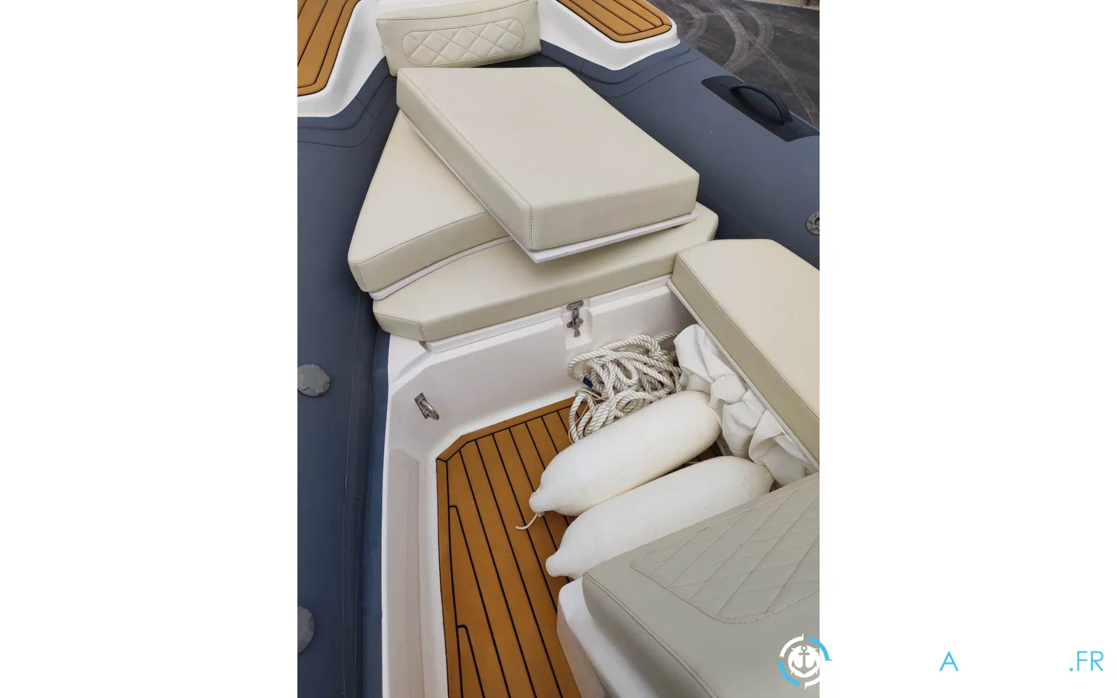 slider 7 Sharkboat Loup 59 SL