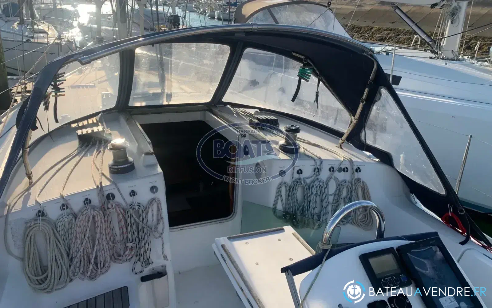 slider 10 Jeanneau Sun Odyssey 37