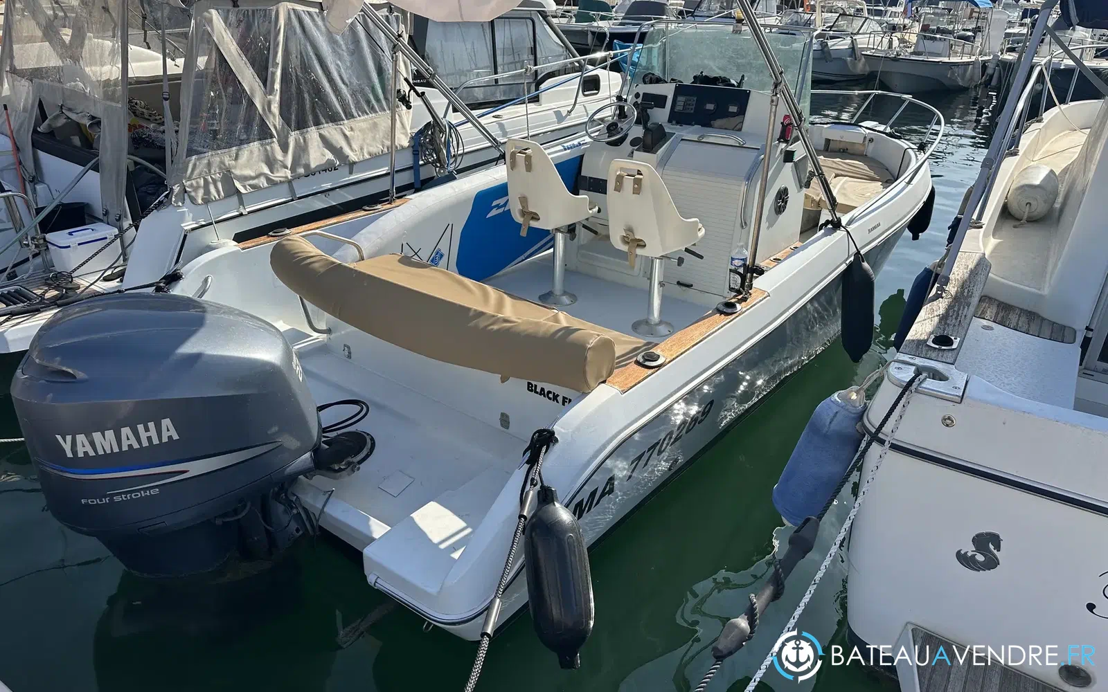 slider 0 Jeanneau Cap Camarat 675
