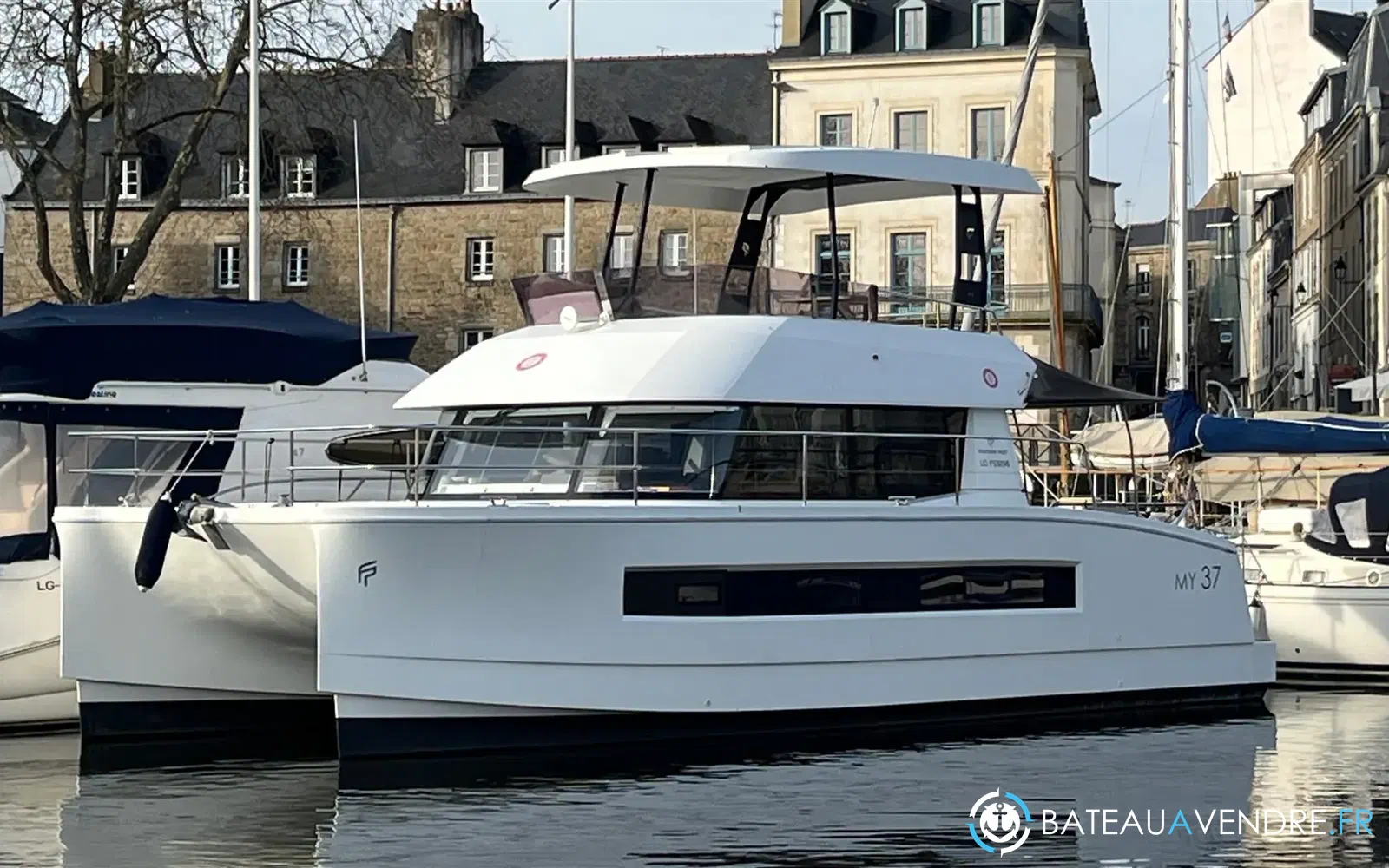 slider 3 Fountaine Pajot My 37 Maestro