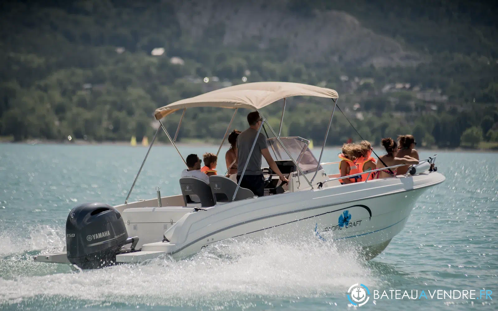 slider 1 Pacific Craft 670 Plaisance 200cv