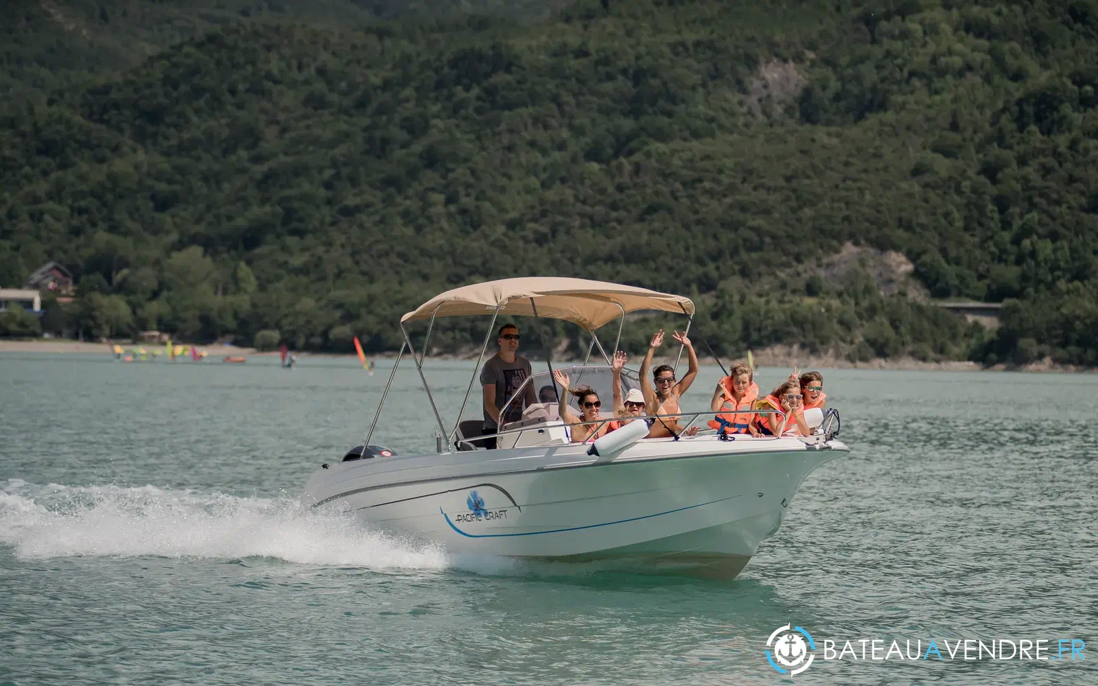 slider 4 Pacific Craft 670 Plaisance 200cv