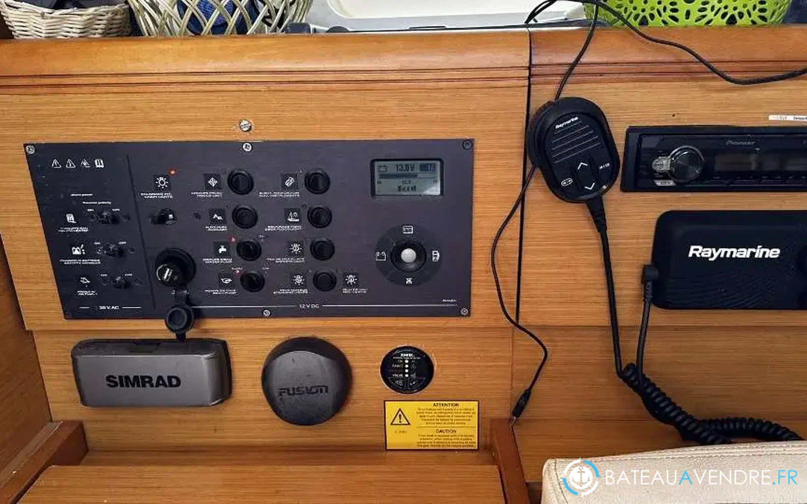 slider 15 Jeanneau Sun Odyssey 379