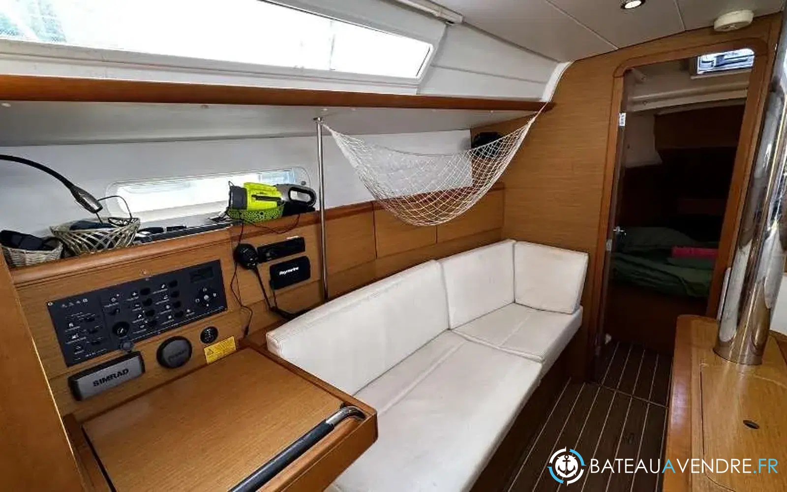 slider 2 Jeanneau Sun Odyssey 379