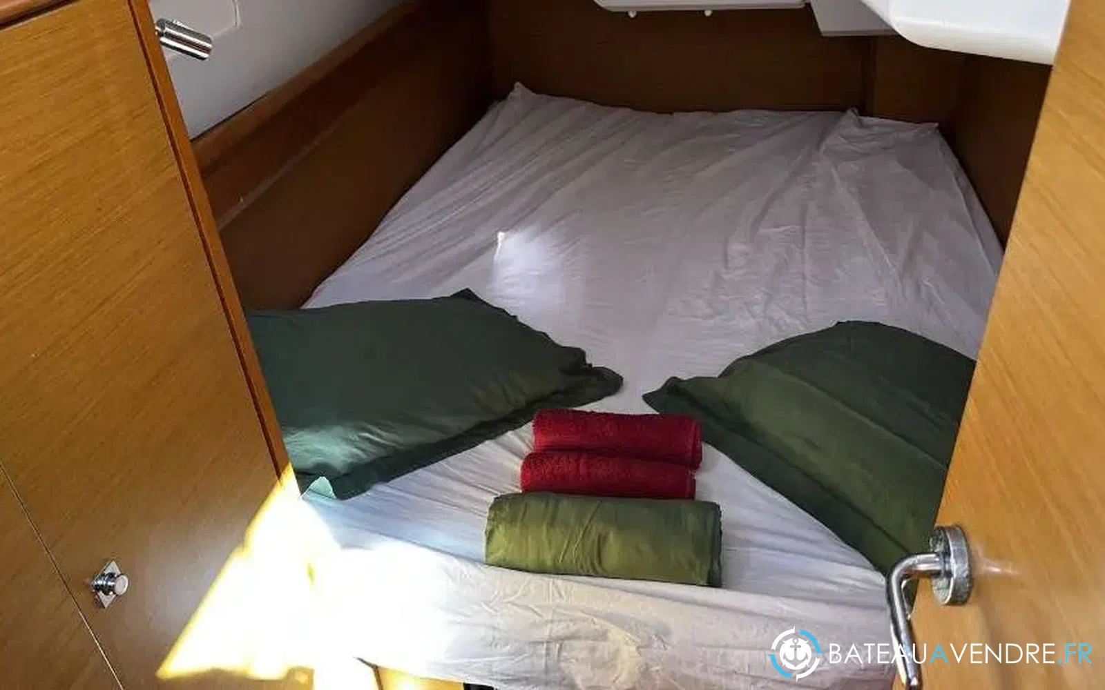 slider 6 Jeanneau Sun Odyssey 379