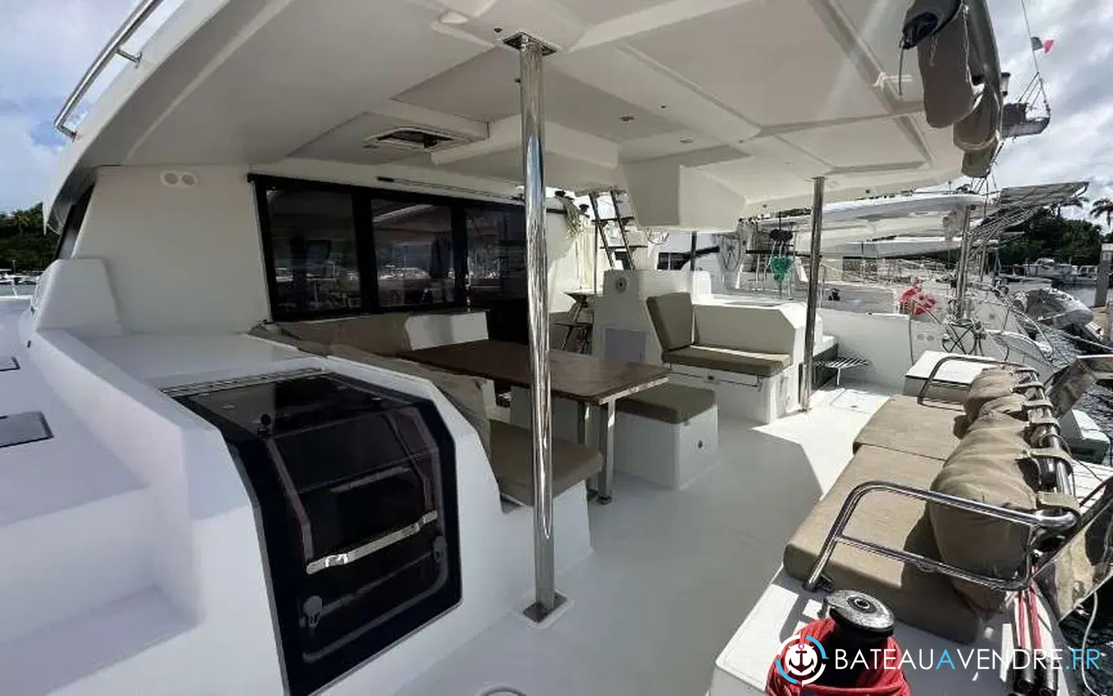 slider 12 Fountaine Pajot Saona 47