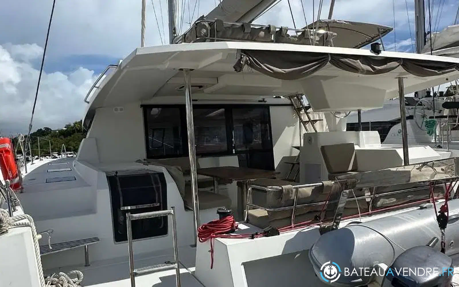 slider 13 Fountaine Pajot Saona 47