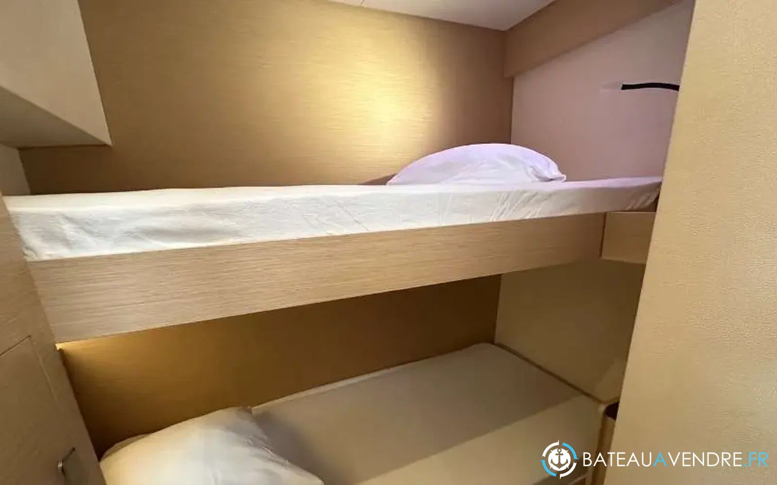 slider 23 Fountaine Pajot Saona 47
