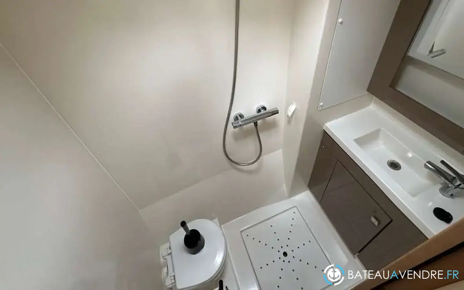 slider 24 Fountaine Pajot Saona 47