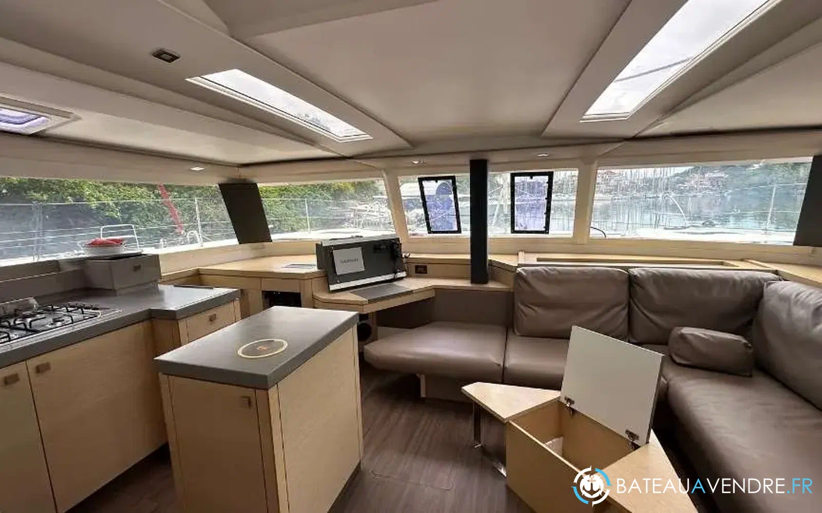 slider 2 Fountaine Pajot Saona 47