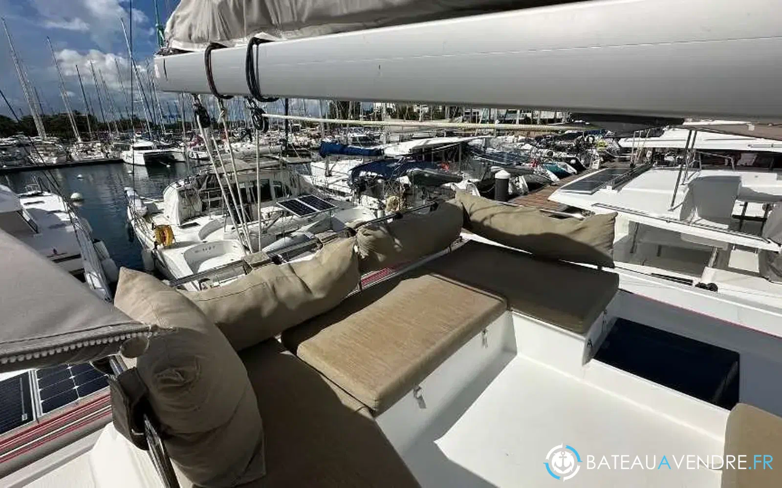 slider 33 Fountaine Pajot Saona 47
