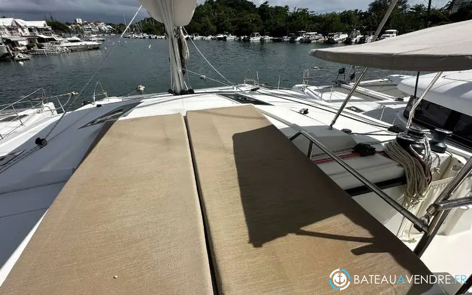 slider 34 Fountaine Pajot Saona 47