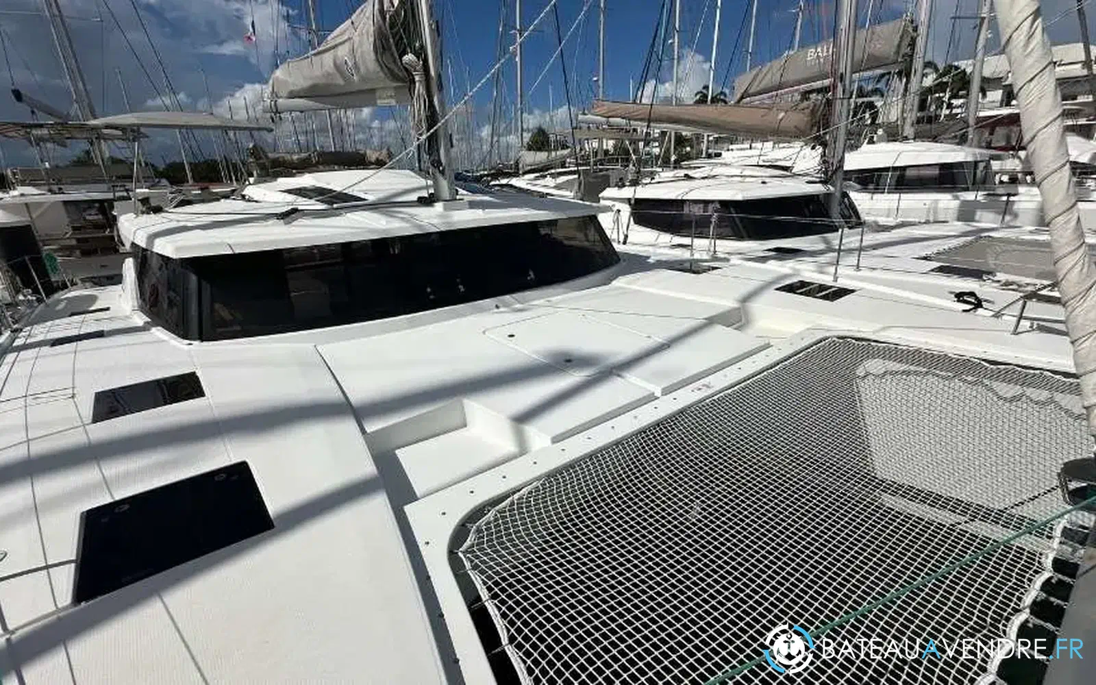 slider 8 Fountaine Pajot Saona 47