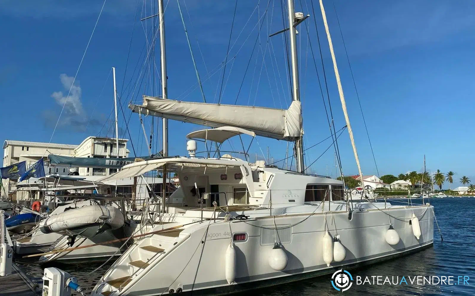 slider 0 Lagoon 440