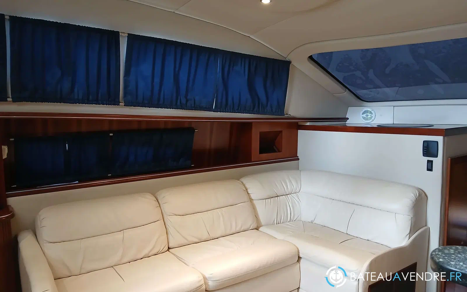 slider 32 Cruisers Yachts 415