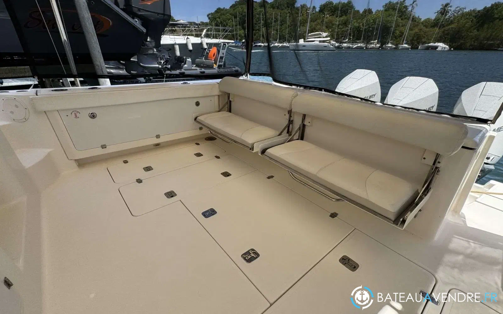 slider 19 Pursuit OS 375 Offshore