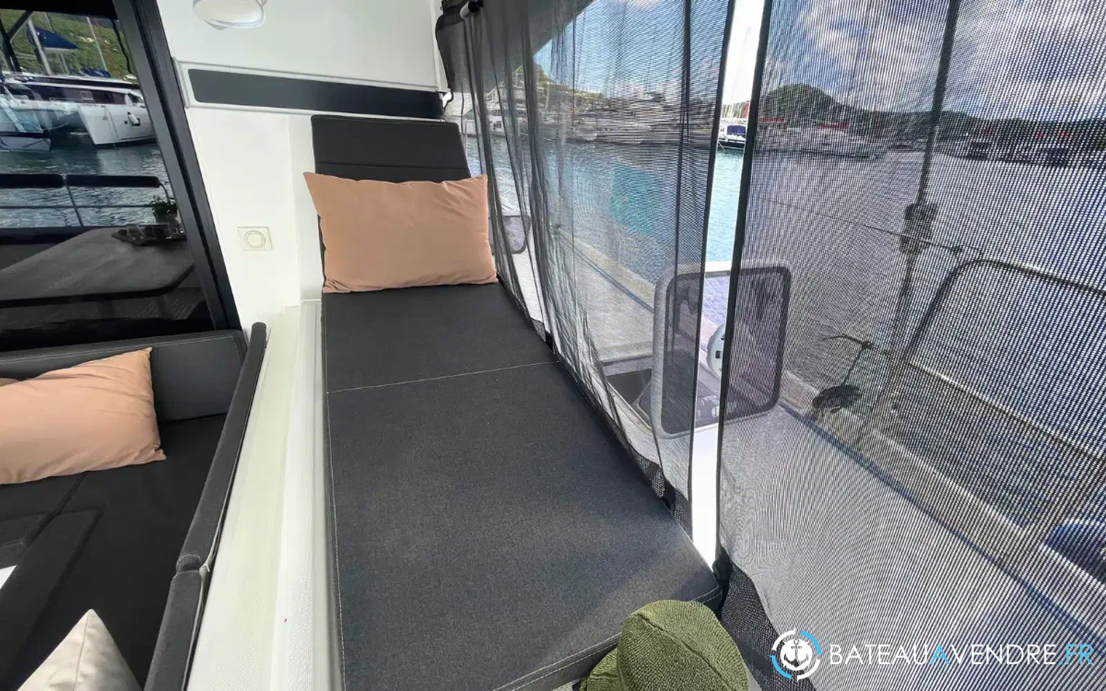 slider 11 Lagoon 42