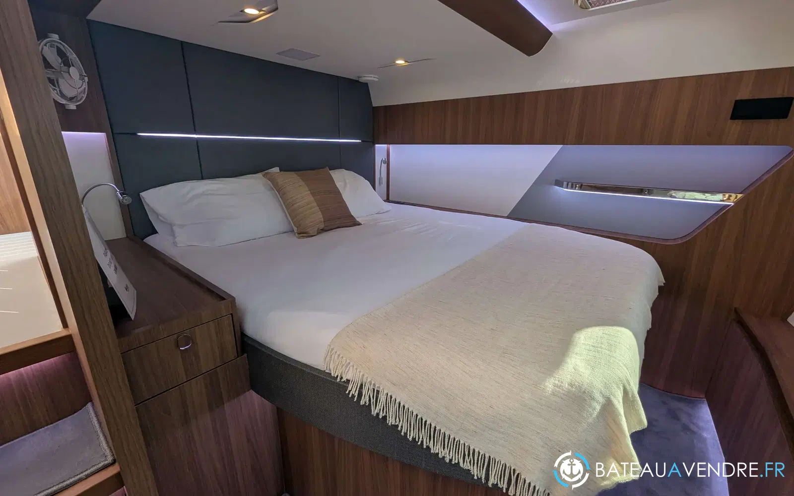 slider 6 Aquila 46 Coupe
