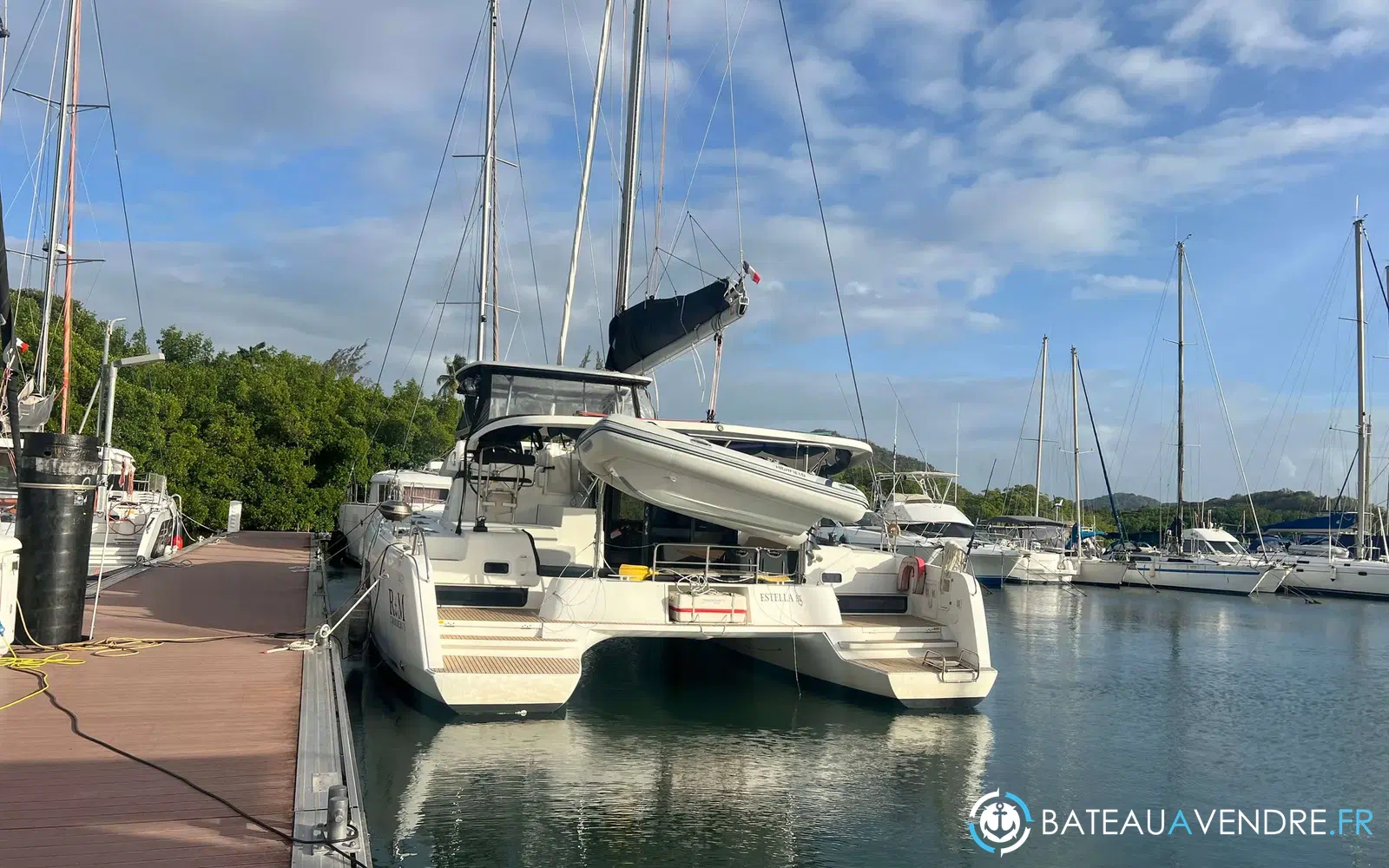 slider 1 Lagoon 42